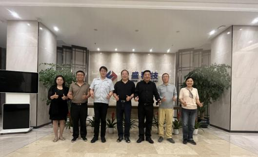 勇?lián)鐣?huì)責(zé)任，支持無錫教育發(fā)展